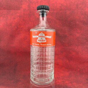 'HOLIDAY" GLASS LIQUOR DECANTER WITH DISTINCTIVE CUT-GLASS PATTERN, HOLDS 750 ml